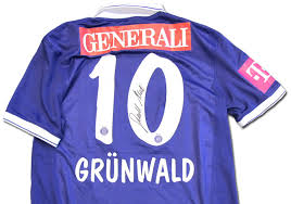 Vienna is austria's most populous city, with about 1.9 million inhabitants. Alexander Grunwalds Austria Wien Trikot Signiert Vom Ganzen Team
