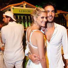 a festa de reveillon taipe umas das mais famosas do brasil recebeu jet setters na badalada trancoso confira quem passou por reveillon taipe carol magalhaes