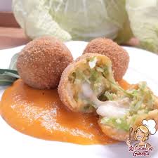Le polpette con verza e patate sono molto semplici da realizzare e vi sorprenderanno per il loro sapore. Polpette Di Verza Su Crema Di Carote La Cucina Di Ginetta