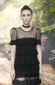 Director joe wright's peter pan origin story, written by jason fuchs, ran into trouble when word trickled out that white actress rooney mara had been cast as the native american princess tiger lily. Rooney Mara At Pan Premiere In London 09 20 2015 Hawtcelebs