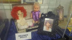 Muchos recuerdan que fue la cantante, bailarina y empresaria jennifer lopez quien encarnó a la talentosa selena quintanilla en la película. Parts Of Her Childhood Picture Of Selena Museum Corpus Christi Tripadvisor