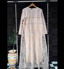Ingin membuat dress panjang yang seksi, cantik sekaligus elegan? Model Baju Gamis Brokat Untuk Orang Gemuk Agar Tampak Modis