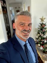 Para los profes, fin de año es sinónimo de Entrega de Diplomas. Hoy toca  una! Allá vamos!