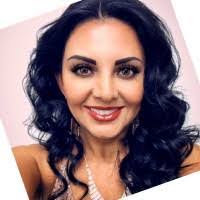 Wanda Wolf's Instagram, Twitter & Facebook