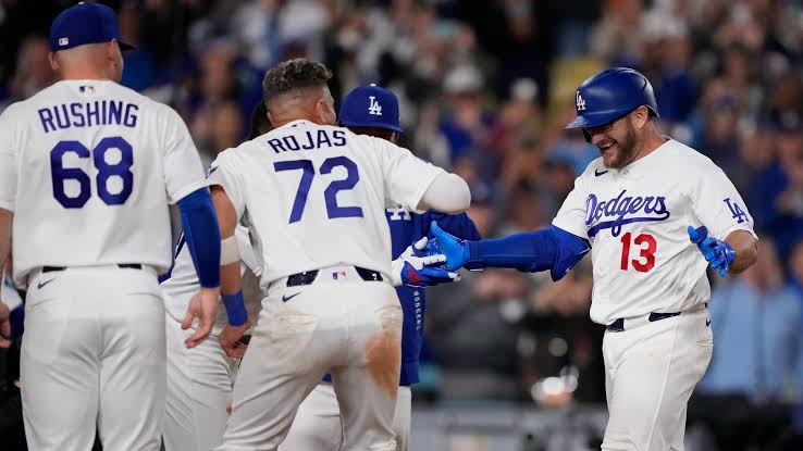 Max Muncy's 3-homer night ends with a stunning 9th-inning winner as Los  Angeles Dodgers top Texas Rangers
