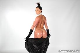 Nude Oiled Kim Kardashian Lookalike with Big Tits Wearing Gloves - Image  Gallery 241170