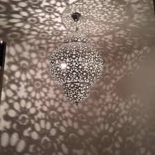 filigrain hanglamp ook wel gaatjes lamp genoemd in chroom kleur bezet met kleine echte kristallen octagons van asfo kristallen lampen turkse lampen hanglamp