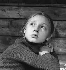 На момент съемок фильма кристине было 12 лет. Kadry Chuchelo Kristina Orbakajte 640x680