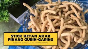Bagi anda yang belum mencobanya silahkan untuk segera mencoba kue ini, kue pia cocok sekali di sajikan untuk menemani keluarga anda di saat santai. Resep Stick Ketan Akar Pinang Gurih Khas Banjar Kuker Renyah Dapur Ab Youtube