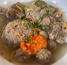 Bakso olahan yg udah jd) • sosis uk sedang (potong jd 3 bagian kerat tengahnya) • saos tomat • saus tiram • bawang putih cincang kasar • sct kecap manis • saos sambal (me skip soal nggk mau pedas) • lada bubuk. Masak Masak Bakso Jumbo Isi Tetelan Dan Sambal Yang Nampol