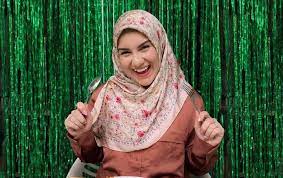 Maybe you would like to learn more about one of these? Sempat Kesulitan Irish Bella Sudah Mahir Pakai Hijab Sampai Bikin Model Ruwet Kayak Gini
