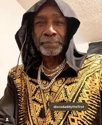 Hip-hop is the Eastcoast baby but Downsouth raised the little bastard.  @We're that baby Papi'🤔🎶🎤💯.