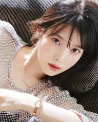 IU (아이유) ※ 이지은·李知恩·Leejieun | 220513 [J.ESTINA × IU Update] 2022 SUMMER  COLLECTION @dlwlrma 🤍 © @j.estina_official #JESTINA #제이에스티나 | Instagram