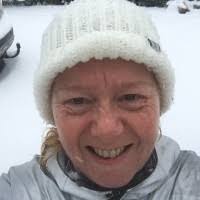 Julie Snelling's Instagram, Twitter & Facebook