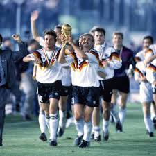 1976 wechselte reiner calmund, der eigentlich reinhold heißt, zu seinem herzensverein bayer 04 leverkusen, wo er zunächst als jugendleiter und stadionsprecher arbeitete. Rudi Voller Spricht Im Interview Mit Dem Hanauer Anzeiger Uber Seine Jugend In Hanau Seine Karriere Seine Tore Seine Trainer Lokalsport