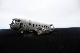 En second lieu vient la défaillance de l'avion, mais cela est de moins en moins vrai avec les avions modernes. Islande Le Crash Du Dc3 Curiosity Escapes