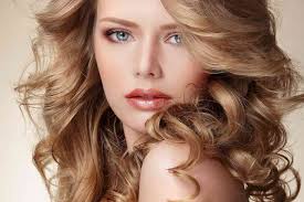 I capelli super lucidi di tendenza. Rimedi Naturali Per Rendere I Capelli Lucidi Donnad