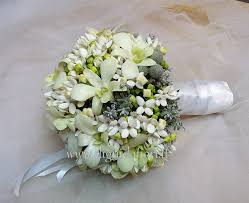 Trova fiori per organizzare matrimoni!scopri i migliori fiori per la tua cerimonia di nozze, in modo facile e veloce! Bouquet Fiori Da Sposa Fiorista Roberto Di Guida