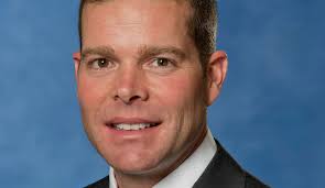 United Airlines CFO talks business with students