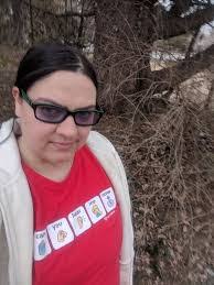 Lisa Moise's Instagram, Twitter & Facebook