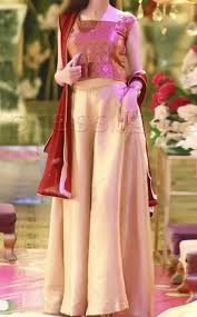 At A Mehndi In 2020 Fancy Outfits Pakistani Fashion Party Wear Pakistani Dresses Casual
