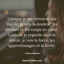 Beaux Proverbes Citation Sur Le Sourire Et La Joie De Vivre Lorsque Je Me Retourne Sur Ma Vie Je Vois La Douleur Les Erreurs Et Les Coups Au Coeur Lorsque Je Rega Citation Fierte Les Beaux Proverbes Citations Douleur