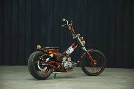 Siapa sangka kalau motor sport keren ini sebelumnya adalah motor bebek honda grand lawas lansiran tahun 1996. Modifikasi Honda Grand Perpaduan Kayu Ulin Bambu Dan Batok Kelapa