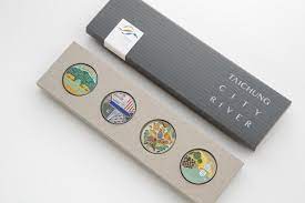 最美人孔蓋化為徽章為展覽留作紀念 台中 島中流域展 從河川流域訴說台灣在地城事 大人物 92547 taichung the