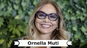 Im video zum titelsong mit queen ist sie allerdings nur kurz zu sehen. Die Gute Alte Zeit Ornella Muti Gib Dem Affen Zucker 1981 Facebook