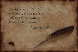 Citazione Famosa Di Woody Allen Sull Amore E Sulla Vita Decorazione Immagine Con Una Piuma Amore Citazioni Famose Pensieri D Amore