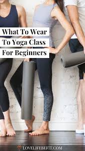 What To Wear To Yoga Class Yoga Videos For Beginners Yoga Class Yoga Class Outfit