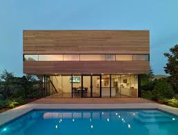 Maison Cube Contemporaine Avec Un Bardage En Bois Maison Architecte Cabanes De Piscine Maison