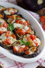 Fai arroventare una griglia e poi fai arrostire le fette di melanzane, cucinandone poche alla volta. Melanzane Grigliate Alla Pizzaiola Contorno O Antipasto Facile E Veloce
