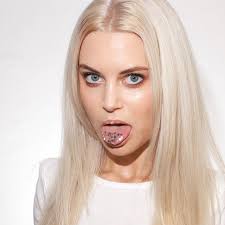 Haare blondieren und aufhellen ohne gelbstich. Platin Blond So Wird S Nicht Gelb Junemag Com
