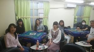個室完備 三麻フリー 麻雀ぱいんりばー