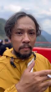 Percakapan Tata : Pap anak starboy keren keren tau Aku : Aku juga anak  starboy tau Tata : Mana ada anak starboy aki aki Aku : Anggap sepi 🙄 Anak  starboy (