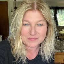 Hello! Can anyone suggest the best bakery with cakes in Reykjavik? My  daughter will turn 18 during our trip to Iceland march 2025. I googled  Sweet Aurora, but they are closed on