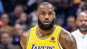 LeBron James quebra recorde histórico e elogia jogador que criticou seu filho: "um dos nomes para MVP"