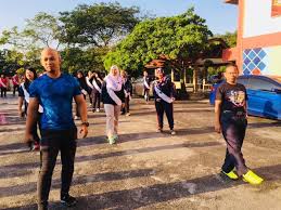 Saya ada tanya, berapa liter air kena minum. Sambutan Bulan Sukan Negara Peringkat Kt6bu Kolej Tingkatan 6 Bandar Utama