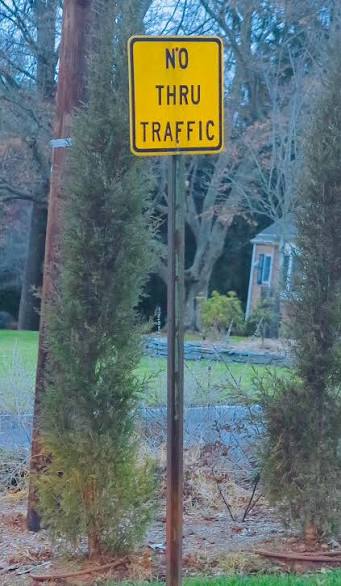 What is the difference between NO OUTLET and DEAD END signs?