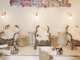 21 Chilled Out Ideas For Bachelorette Parties Spa Interior Design Day Spa Decor Spa Room Decor