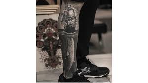 Gambar tato di kaki simpel, gambar tato tengkorak di kaki, tato abstrak di kaki tato keren di kaki tengkorak sumber : Kreatif 7 Desain Tato Di Kaki Ini Unik Banget Hot Liputan6 Com