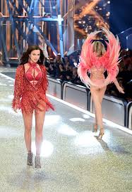 Una embarazada irina shayk ha participado esta noche en el desfile de victoria's secret. Los Motivos Que Confirmarian Que Irina Shayk Esta Embarazada
