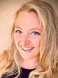 Maggie Hunter's Instagram, Twitter & Facebook