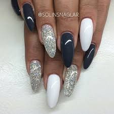 Black And Silver Glitter Nails White Black And Silver Sparkle Nails So Simple So Pretty Nageldesign Nagelideen Nagel Inspiration