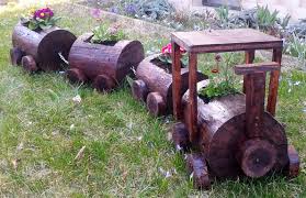 Holz Eisenbahn Blumenkasten Gartendeko Von Kirschblutenzauber Auf Dawanda Com Garten Deko Blumenkasten Gartendekoration