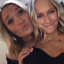 Annie Wolf (@_anniewolf)