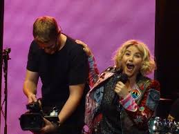 Beatrice egli über ihren wahren freund. Beatrice Egli Bei Mannern Lasst Sie Nichts Anbrennen Schlager De Sangerin Liebesleben Styling Kurzes Haar