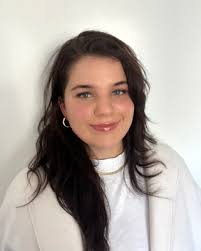 Julie Lazor's Instagram, Twitter & Facebook