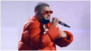 The song centers on a woman who is tired of relationships; Bad Bunny S New Song 6 Rings Pays Tribute To Kobe Bryant Heavy Com